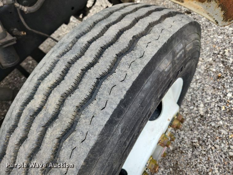 image for item MW9630 1997 International 8100  flatbed truck