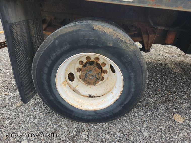 image for item MW9630 1997 International 8100  flatbed truck