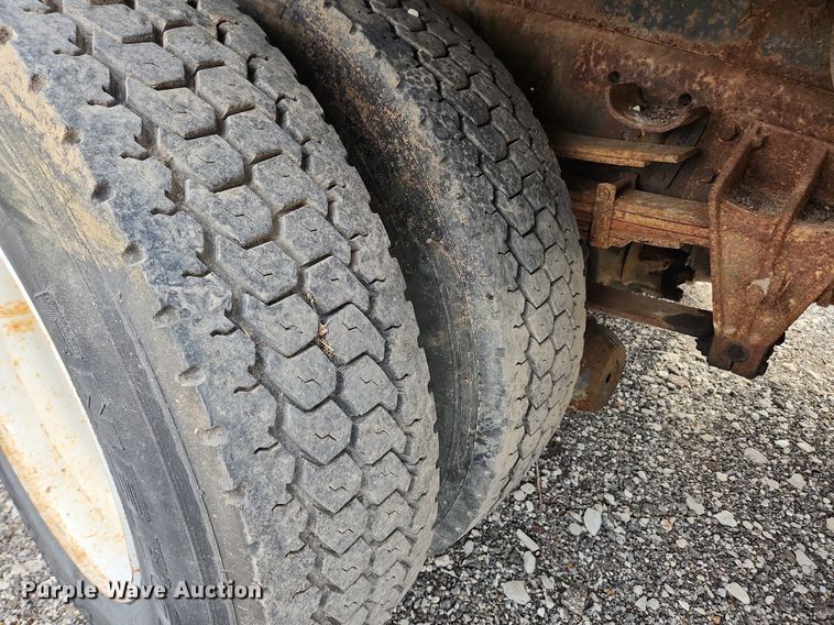 image for item MW9630 1997 International 8100  flatbed truck