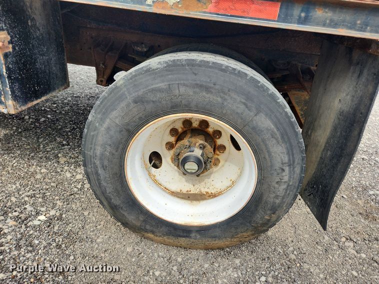 image for item MW9630 1997 International 8100  flatbed truck