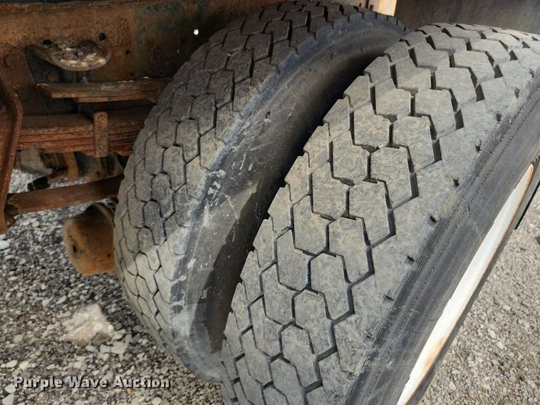 image for item MW9630 1997 International 8100  flatbed truck