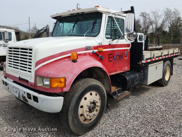 image for item MW9632 1996 International 4700  flatbed truck