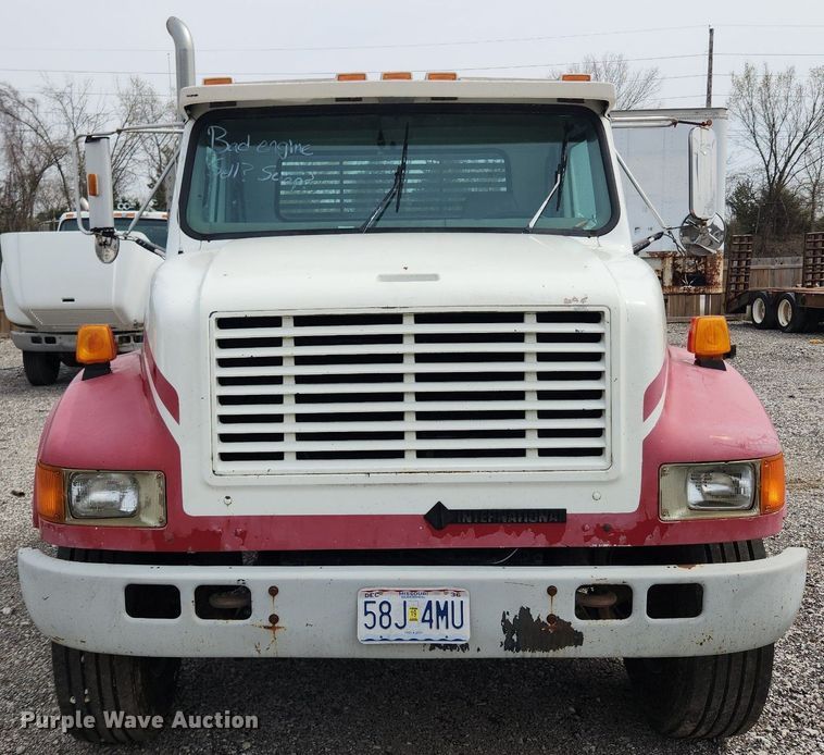 image for item MW9632 1996 International 4700  flatbed truck