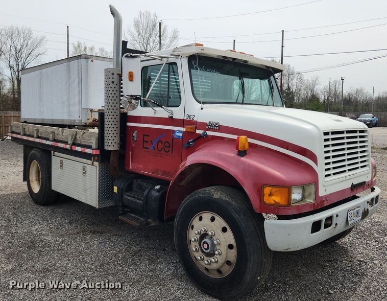 image for item MW9632 1996 International 4700  flatbed truck