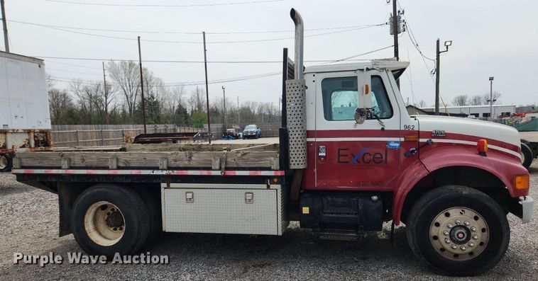 image for item MW9632 1996 International 4700  flatbed truck