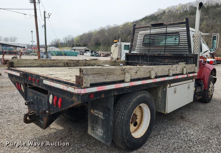 image for item MW9632 1996 International 4700  flatbed truck