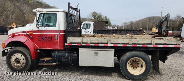 image for item MW9632 1996 International 4700  flatbed truck