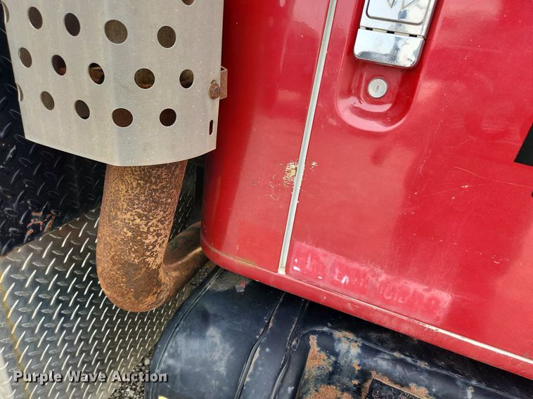 image for item MW9632 1996 International 4700  flatbed truck