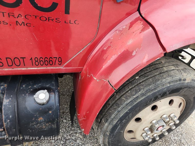 image for item MW9632 1996 International 4700  flatbed truck