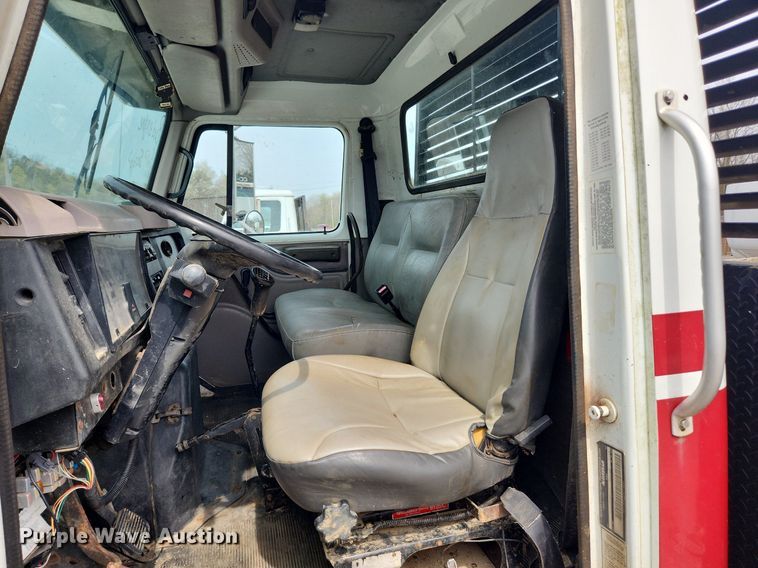 image for item MW9632 1996 International 4700  flatbed truck