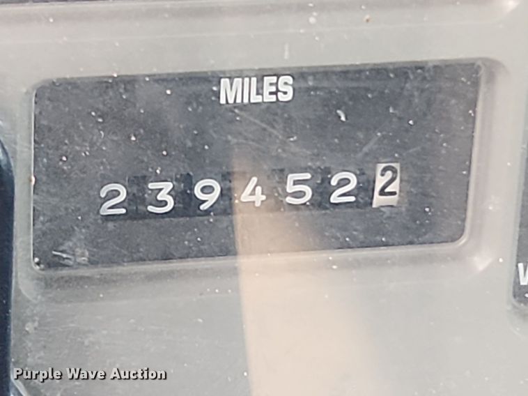 image for item MW9632 1996 International 4700  flatbed truck