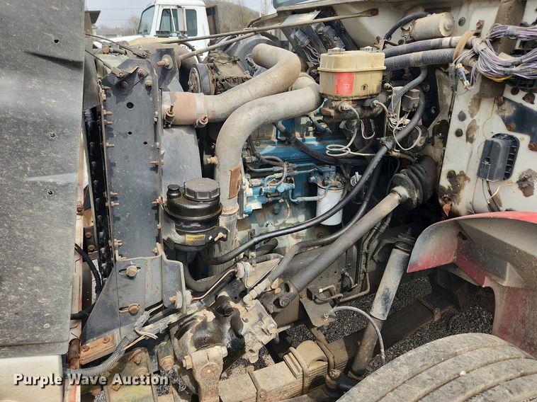 image for item MW9632 1996 International 4700  flatbed truck