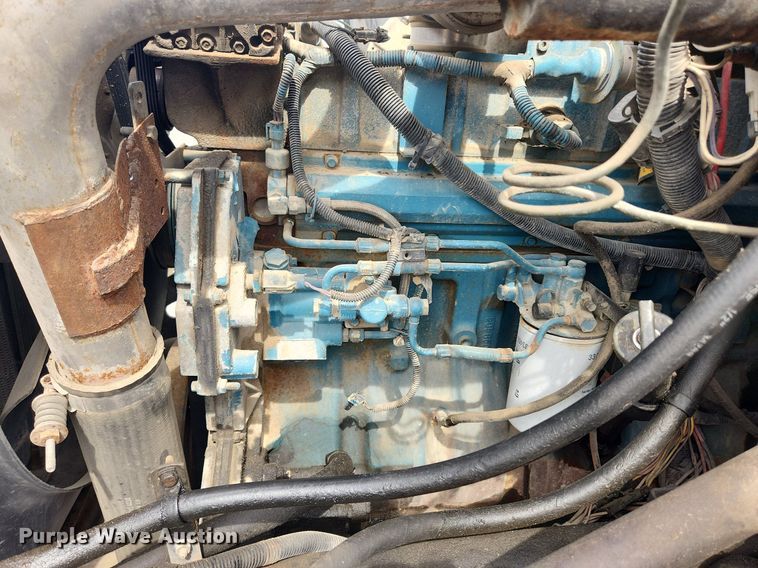 image for item MW9632 1996 International 4700  flatbed truck