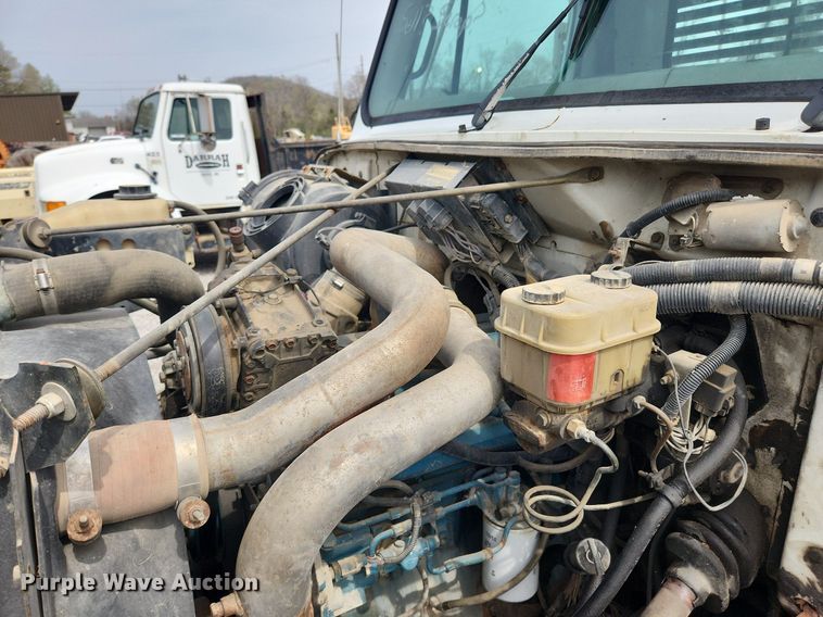 image for item MW9632 1996 International 4700  flatbed truck