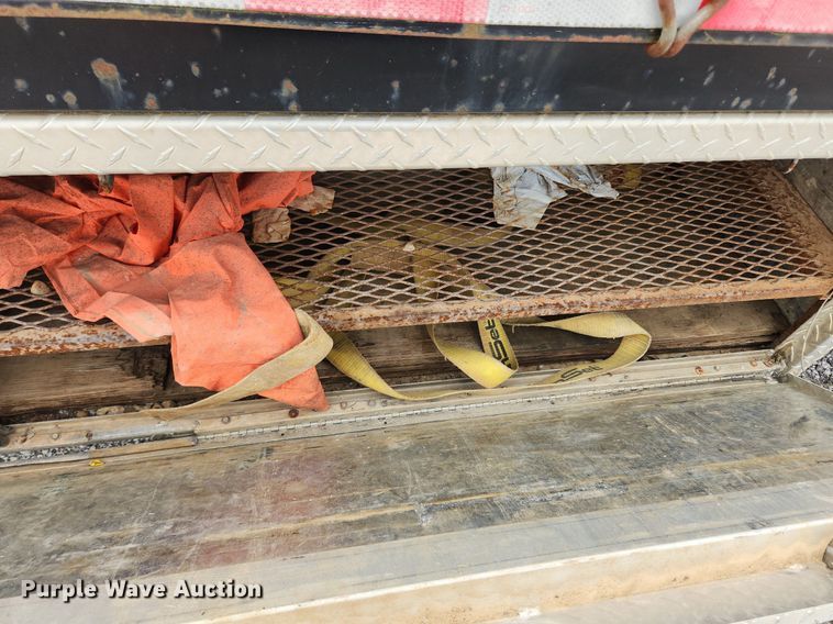 image for item MW9632 1996 International 4700  flatbed truck