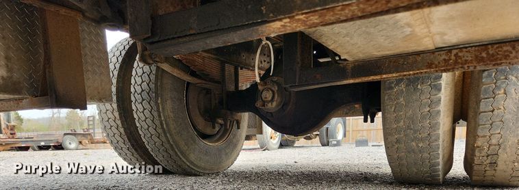 image for item MW9632 1996 International 4700  flatbed truck