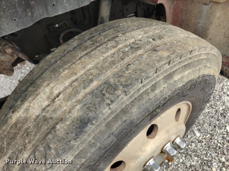 image for item MW9632 1996 International 4700  flatbed truck