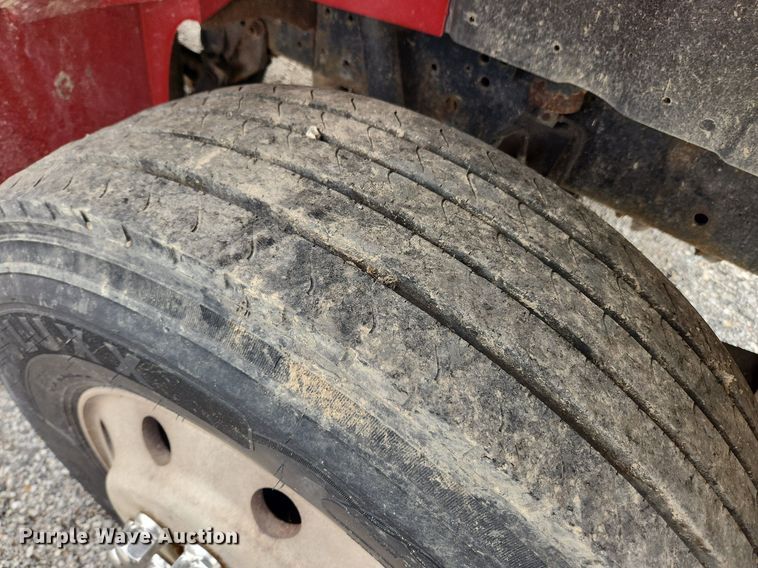 image for item MW9632 1996 International 4700  flatbed truck