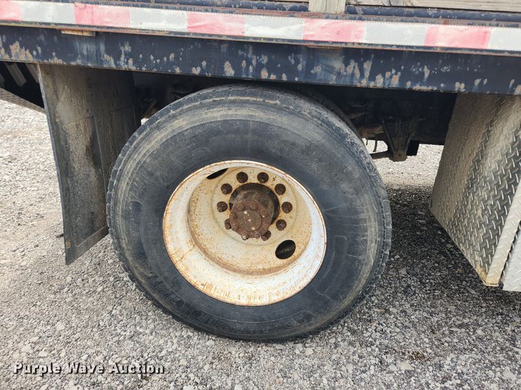 image for item MW9632 1996 International 4700  flatbed truck