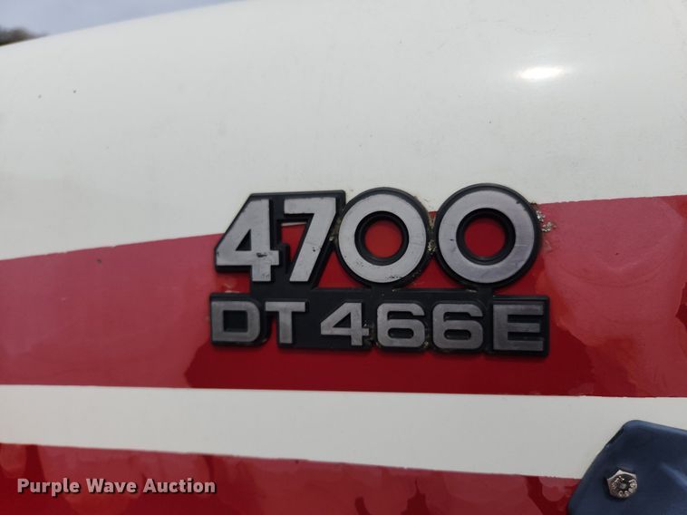 image for item MW9632 1996 International 4700  flatbed truck