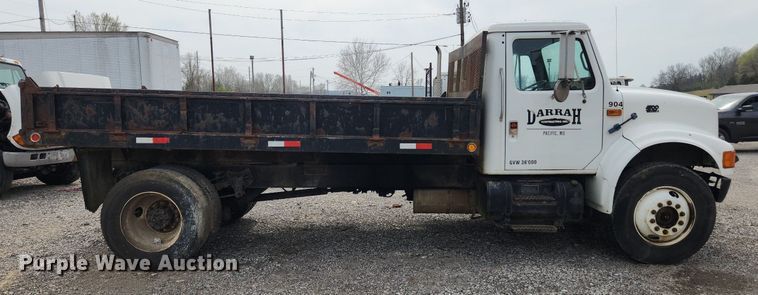 image for item MW9637 1990 International 4900  flatbed truck