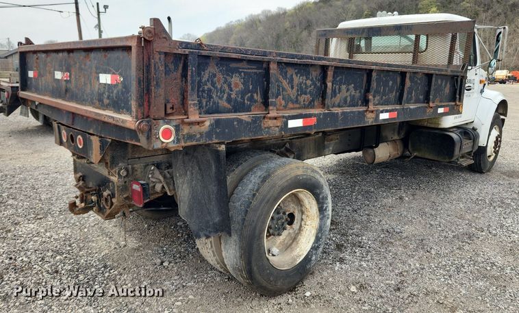 image for item MW9637 1990 International 4900  flatbed truck