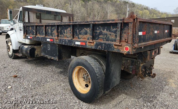 image for item MW9637 1990 International 4900  flatbed truck