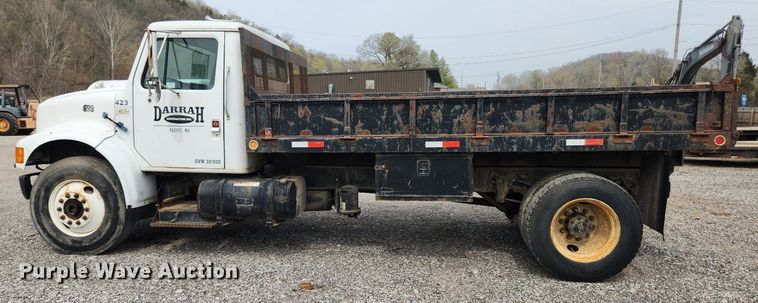 image for item MW9637 1990 International 4900  flatbed truck