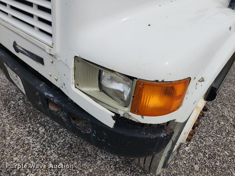 image for item MW9637 1990 International 4900  flatbed truck