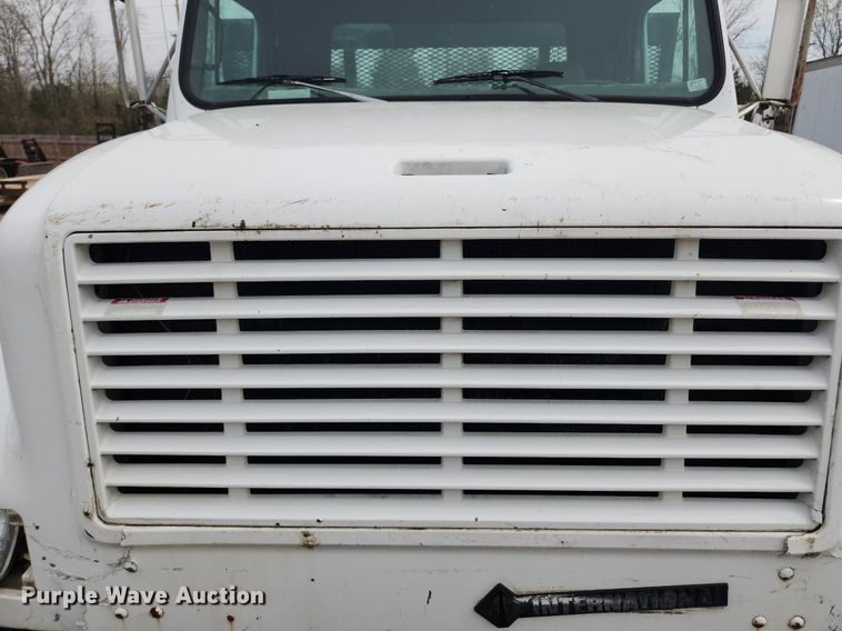 image for item MW9637 1990 International 4900  flatbed truck