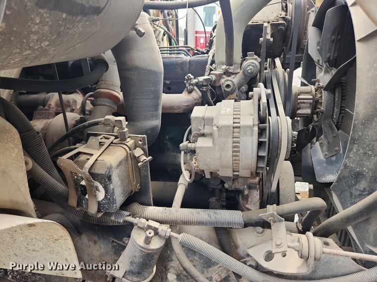 image for item MW9637 1990 International 4900  flatbed truck