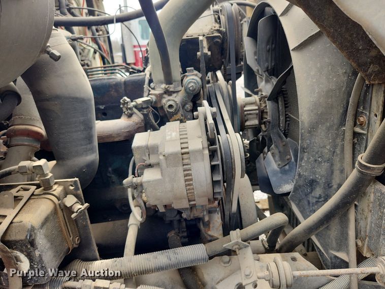 image for item MW9637 1990 International 4900  flatbed truck