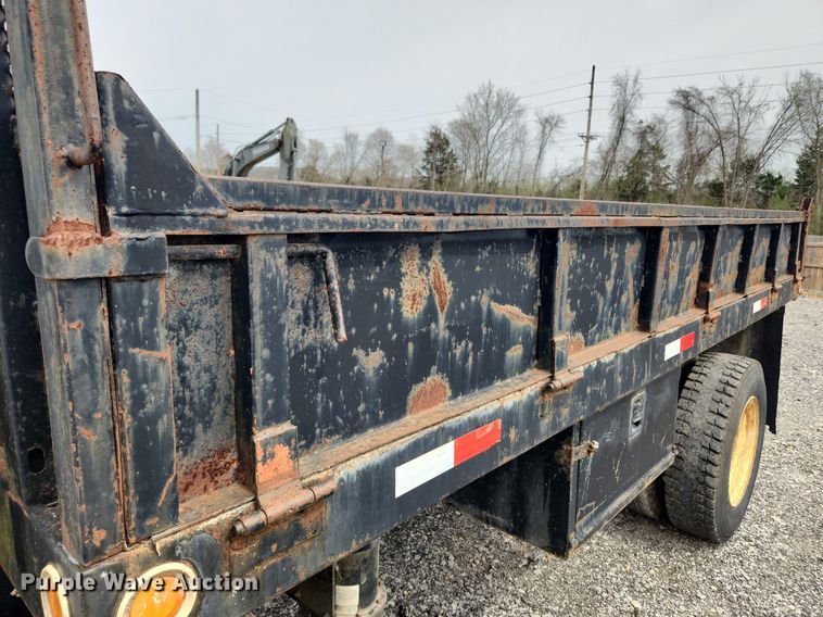image for item MW9637 1990 International 4900  flatbed truck
