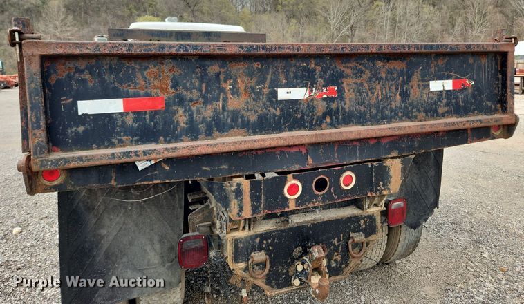 image for item MW9637 1990 International 4900  flatbed truck