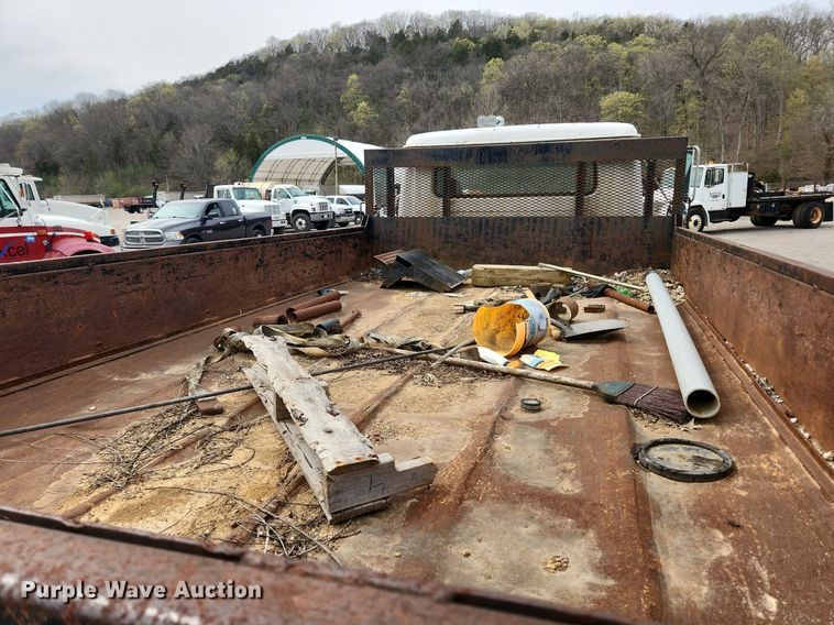 image for item MW9637 1990 International 4900  flatbed truck