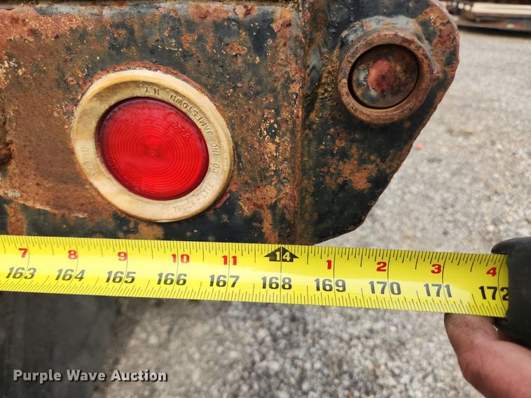 image for item MW9637 1990 International 4900  flatbed truck