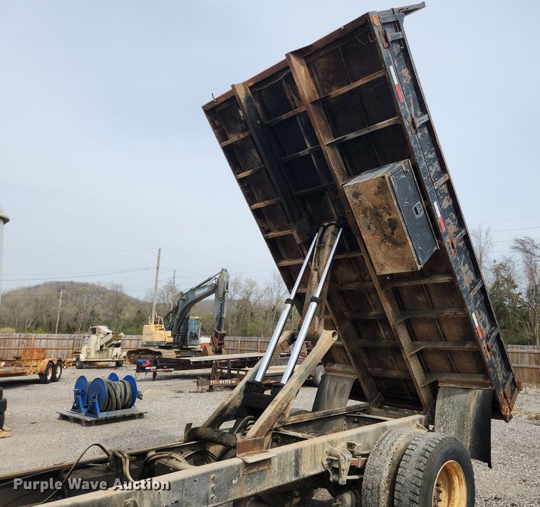 image for item MW9637 1990 International 4900  flatbed truck