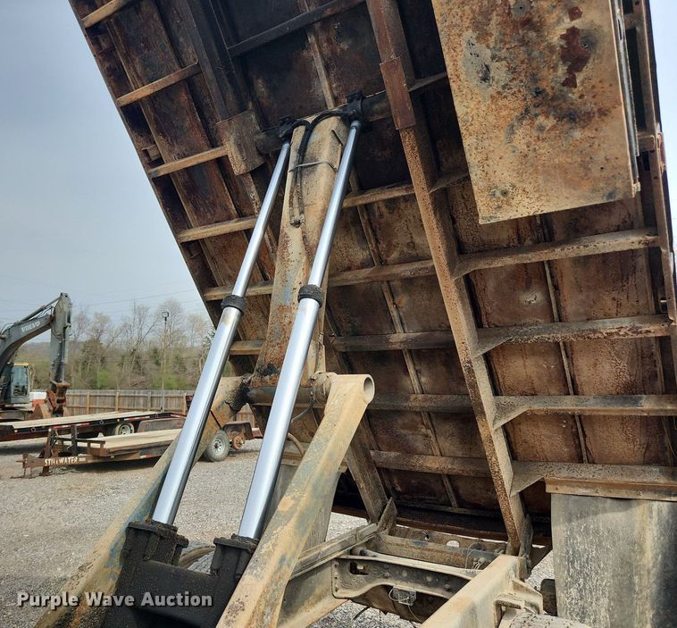 image for item MW9637 1990 International 4900  flatbed truck