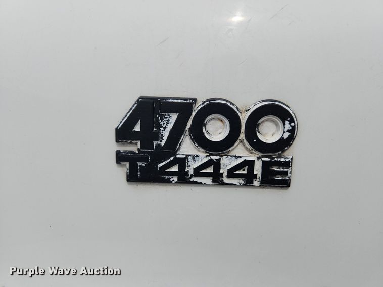 image for item MW9637 1990 International 4900  flatbed truck