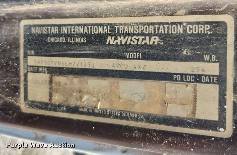 image for item MW9637 1990 International 4900  flatbed truck