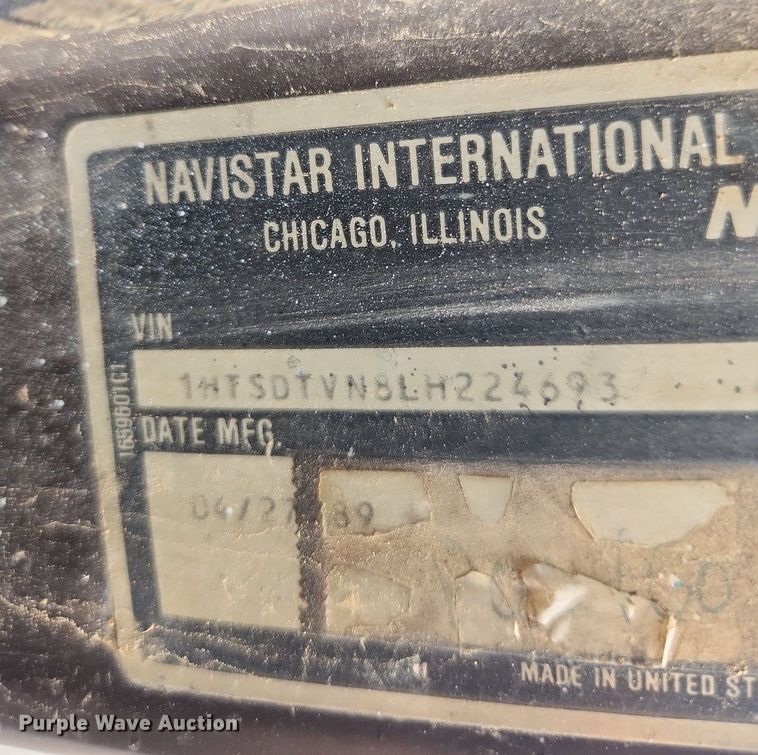 image for item MW9637 1990 International 4900  flatbed truck