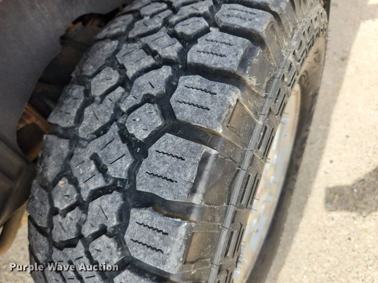 image for item MW9648 2009 GMC Canyon SLE  Crew Cab pickup truck