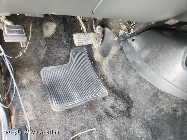 image for item MW9655 2000 Chevrolet S10  Ext. Cab pickup truck