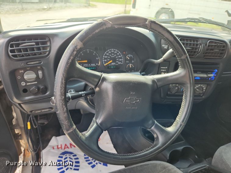 image for item MW9655 2000 Chevrolet S10  Ext. Cab pickup truck