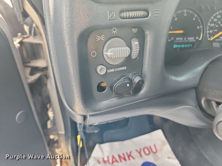 image for item MW9655 2000 Chevrolet S10  Ext. Cab pickup truck