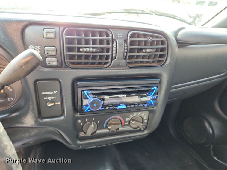 image for item MW9655 2000 Chevrolet S10  Ext. Cab pickup truck