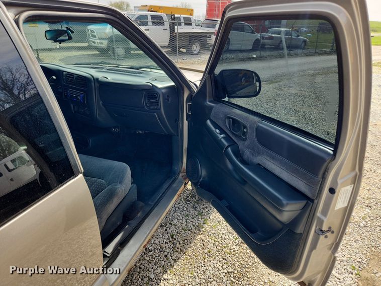 image for item MW9655 2000 Chevrolet S10  Ext. Cab pickup truck