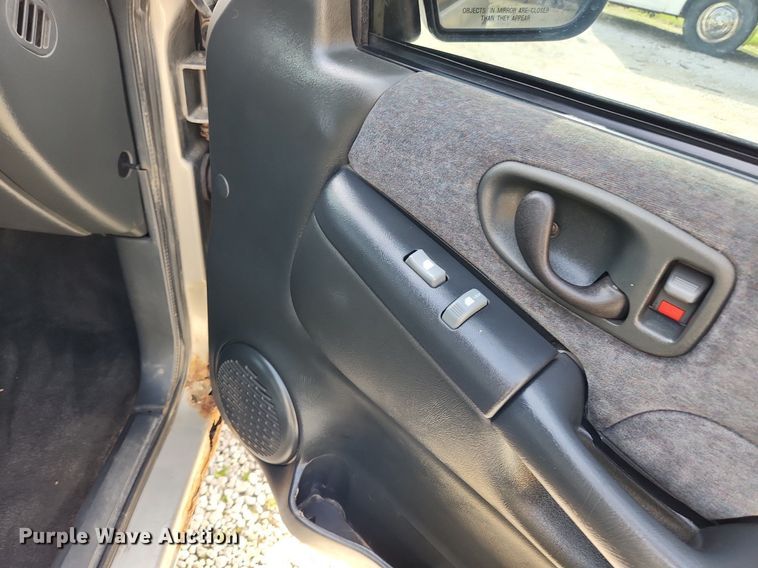 image for item MW9655 2000 Chevrolet S10  Ext. Cab pickup truck