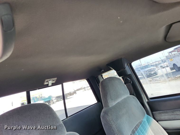 image for item MW9655 2000 Chevrolet S10  Ext. Cab pickup truck