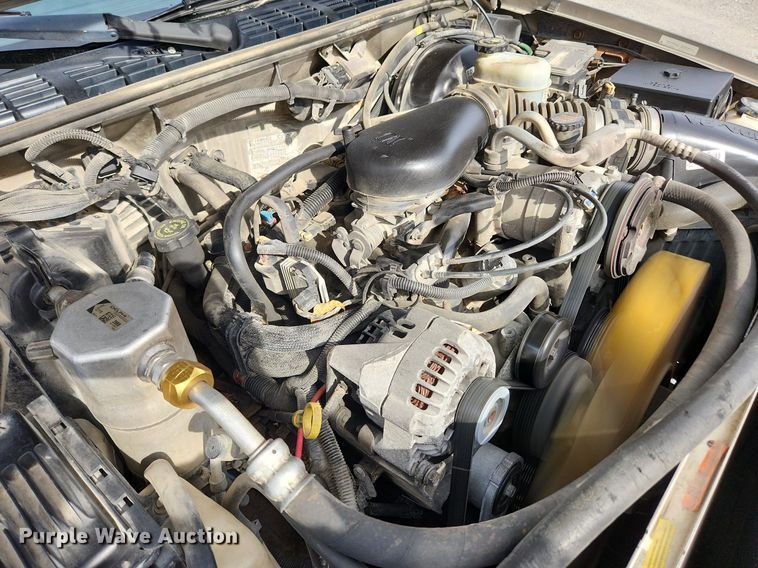 image for item MW9655 2000 Chevrolet S10  Ext. Cab pickup truck